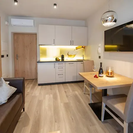 Haus Gregori Modern & Central Stay In Vineyard With Rooftop & Served Breakfast-2